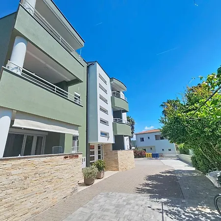 Apartamento Marko-4 By Interhome