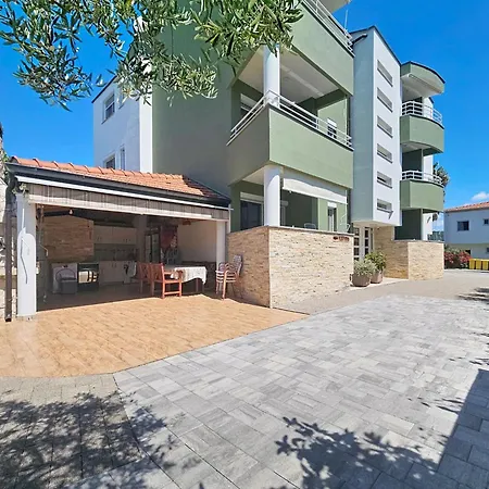 Apartamento Marko-4 By Interhome